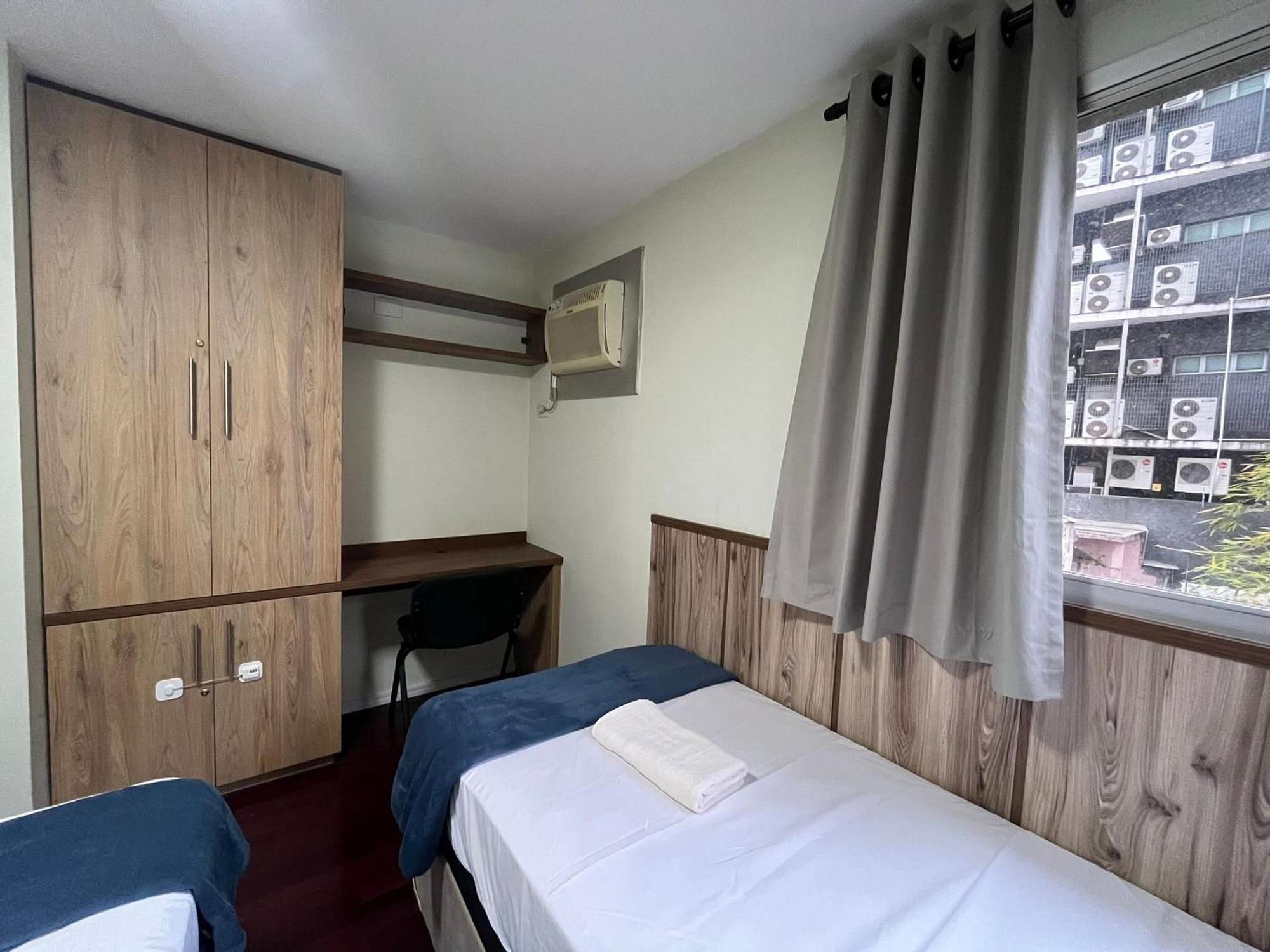 Flat Na Liberdade C/ac | Prox.faculdades&hospitais Apartment